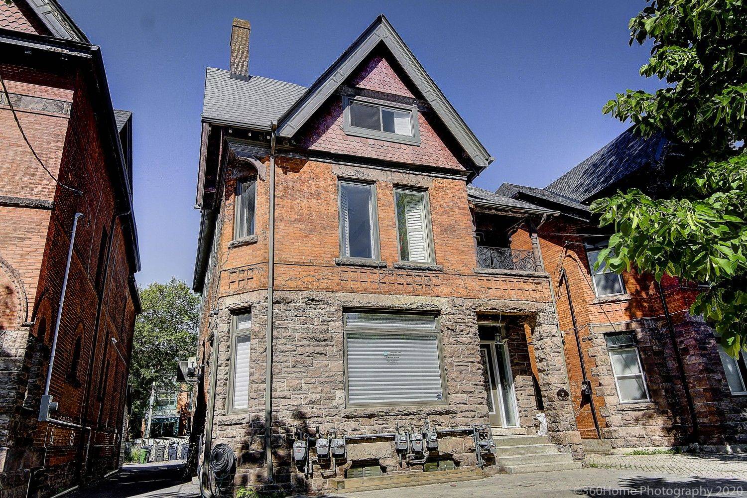 Toronto C02, ON M5R 2S1,28 Madison AVE #06