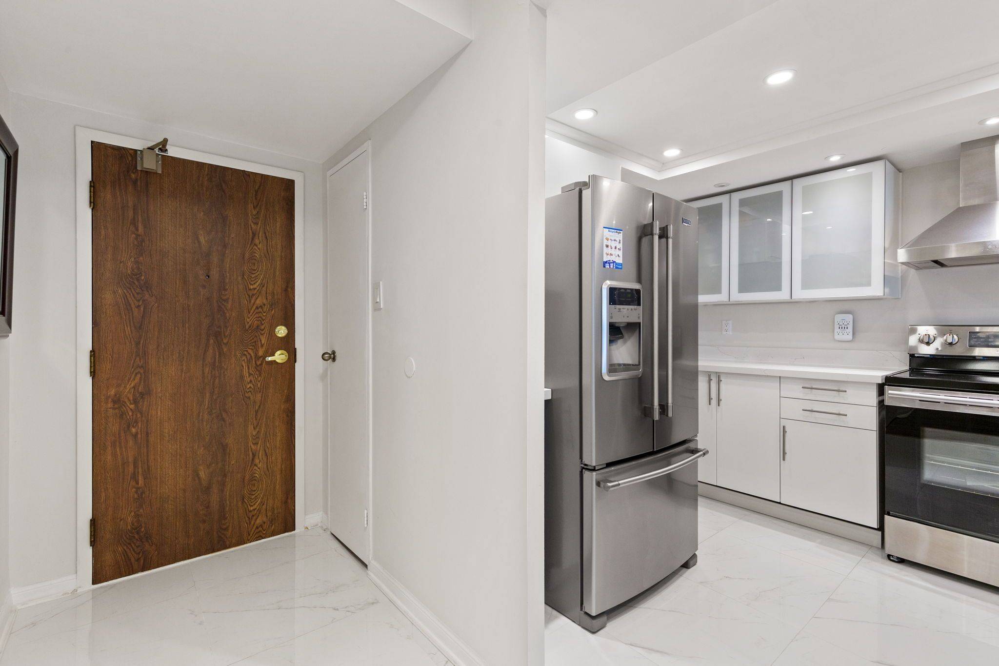 Mississauga, ON L5B 3Y4,550 Webb DR #1406