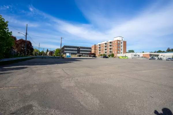 Sault Ste Marie, ON P6A 2C3,955 Queen ST E