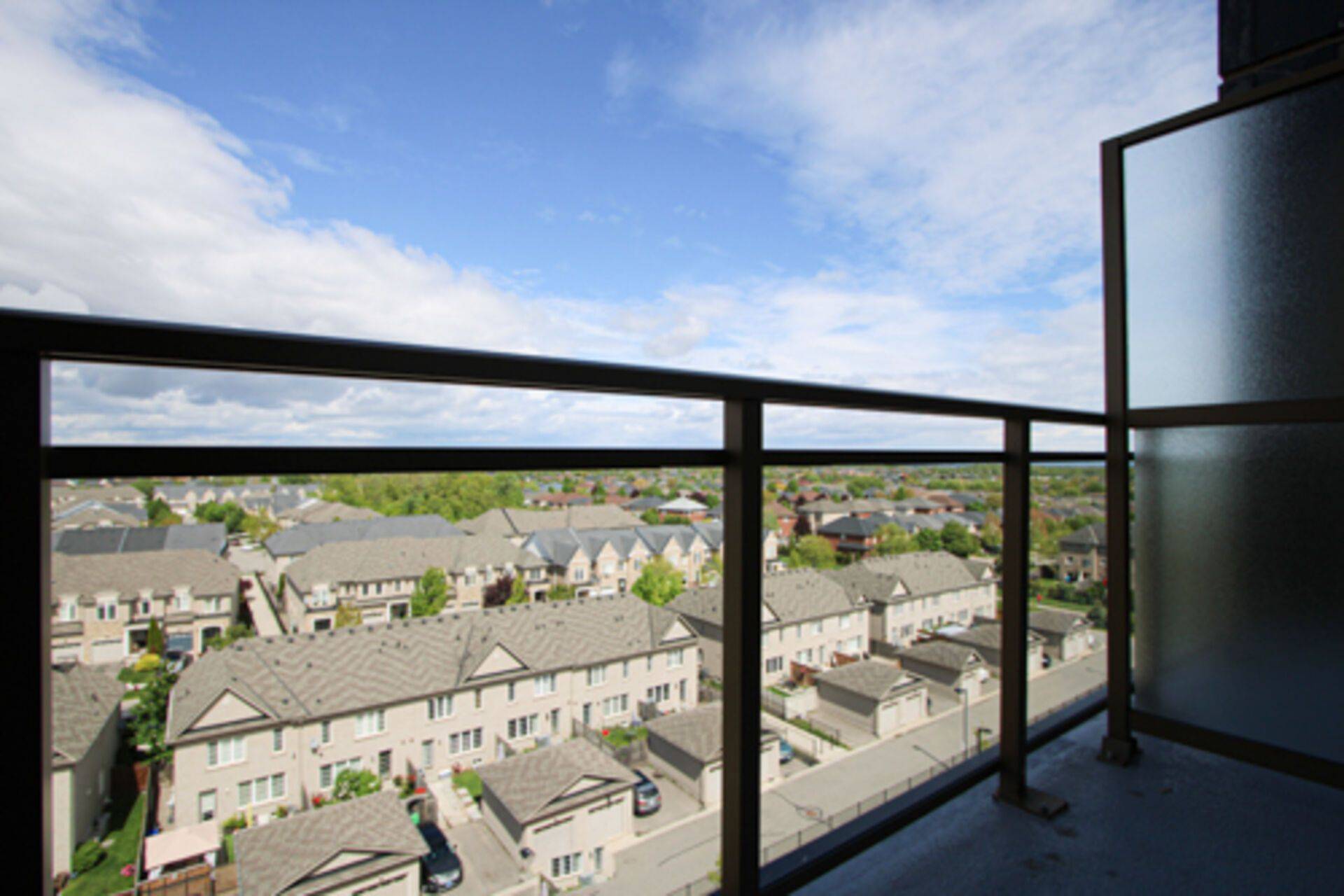 Oakville, ON L6M 4J2,2343 Khalsa Gate W #821