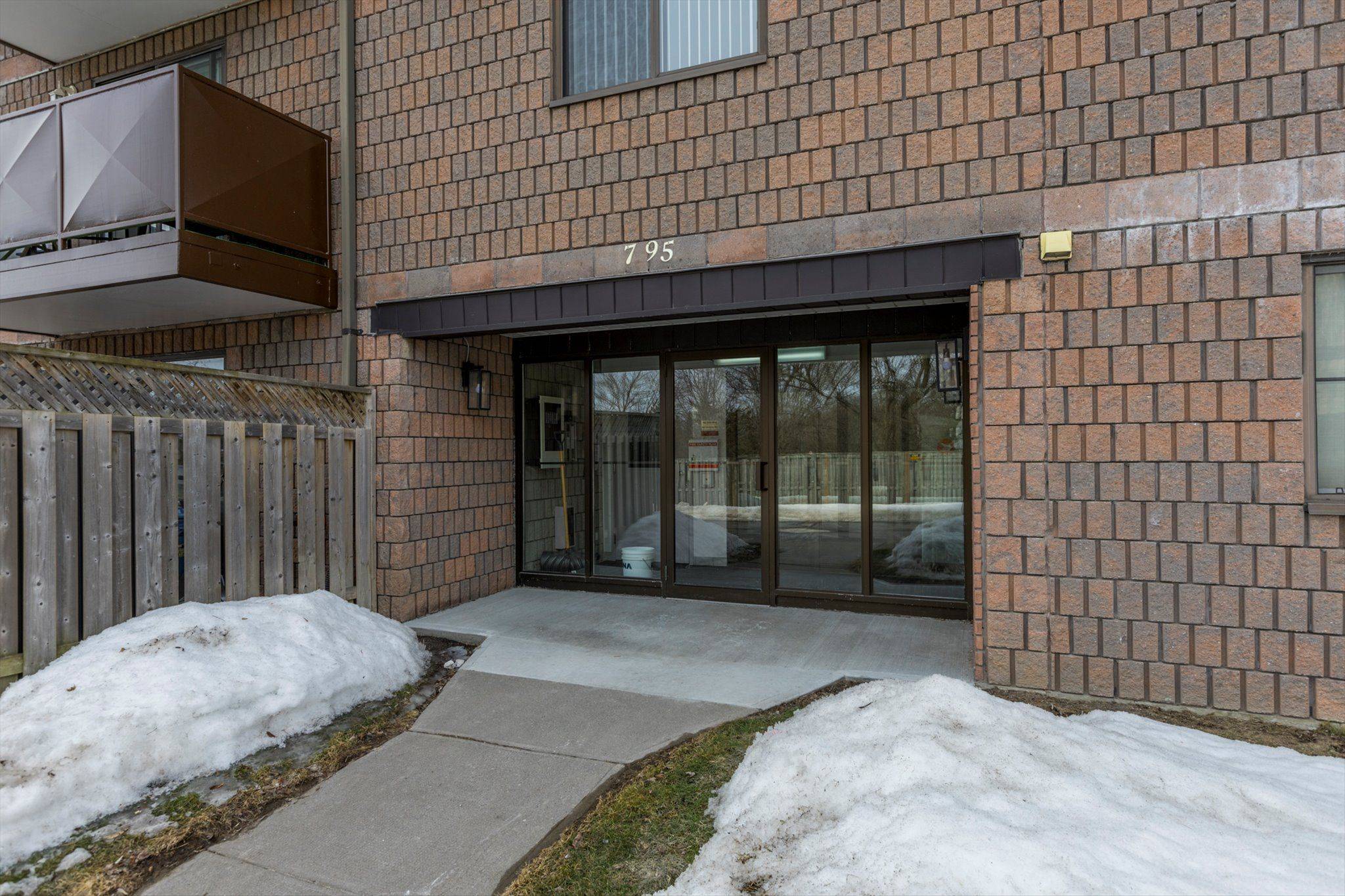 Peterborough West, ON K9J 2R2,795 Sherbrooke ST #208