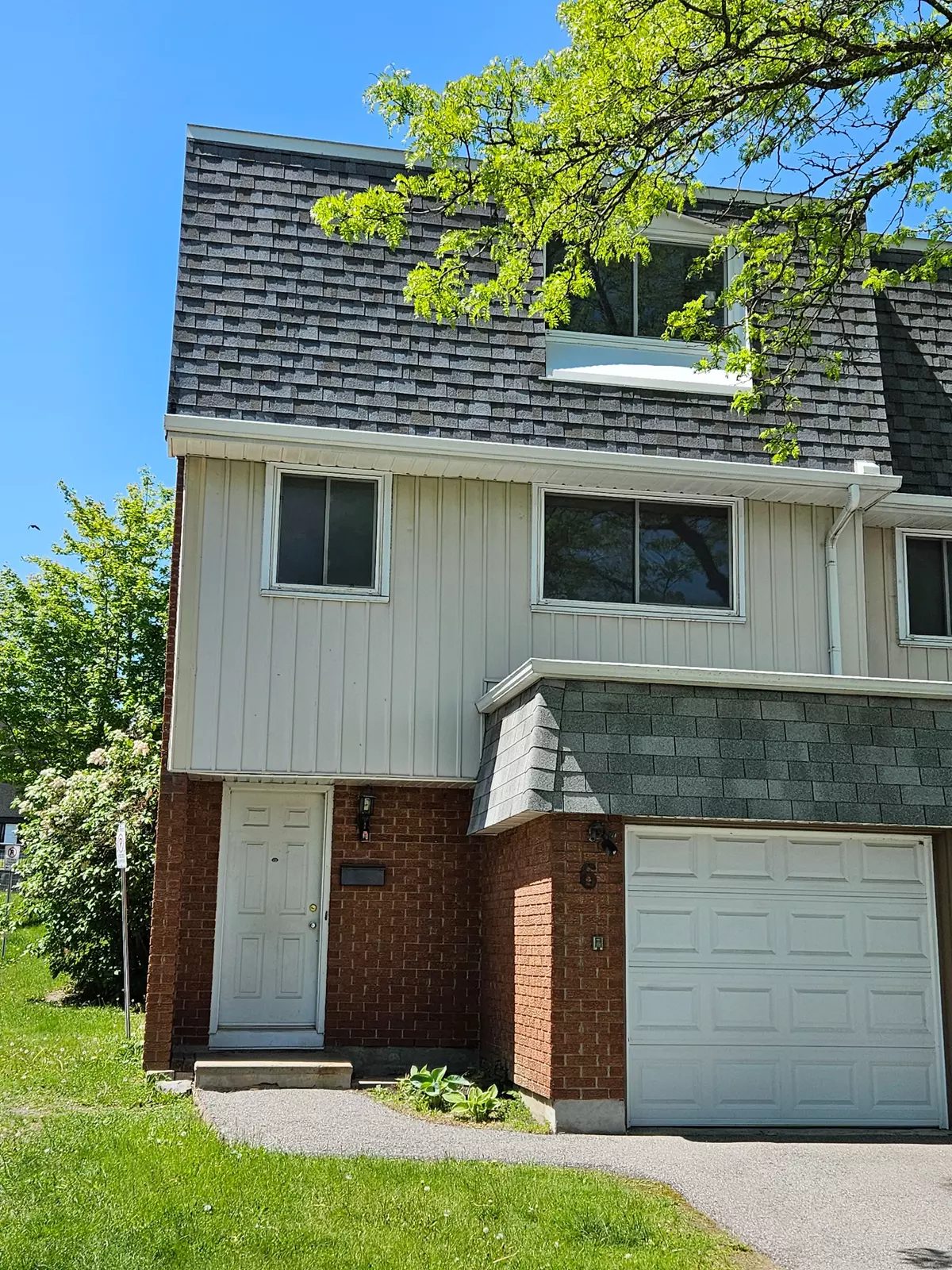Elmvale Acres And Area, ON K1B 4V2,2669 Southvale CRES #6