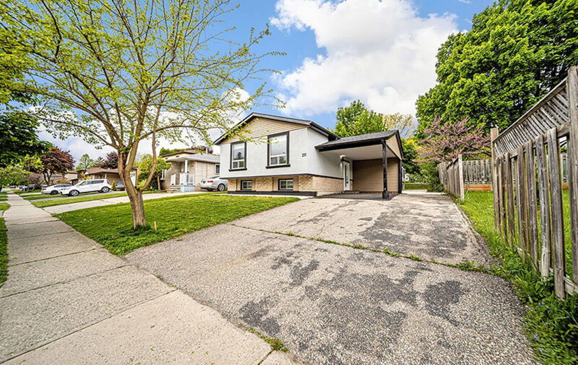 Brantford, ON N3R 7H7,211 Dunsdon ST