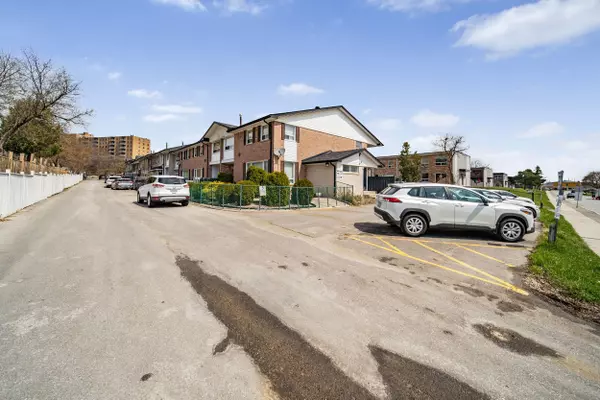Brampton, ON L6W 1V1,61 Ardglen DR #19
