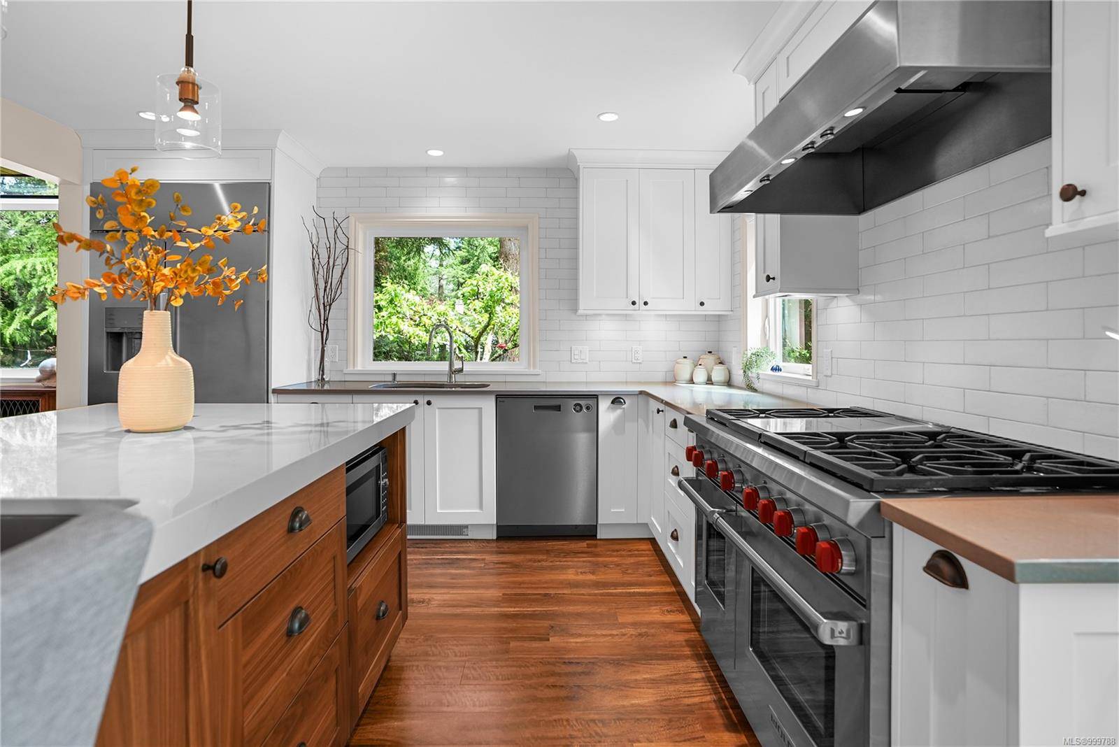 Saanich, BC V8Y 1M1,771 Helvetia Cres