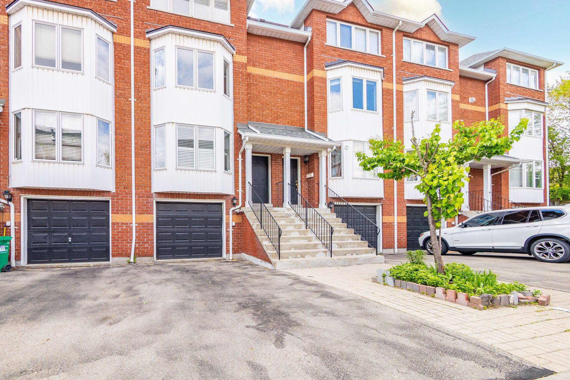 Mississauga, ON L5B 4J7,43 Agnes ST #12