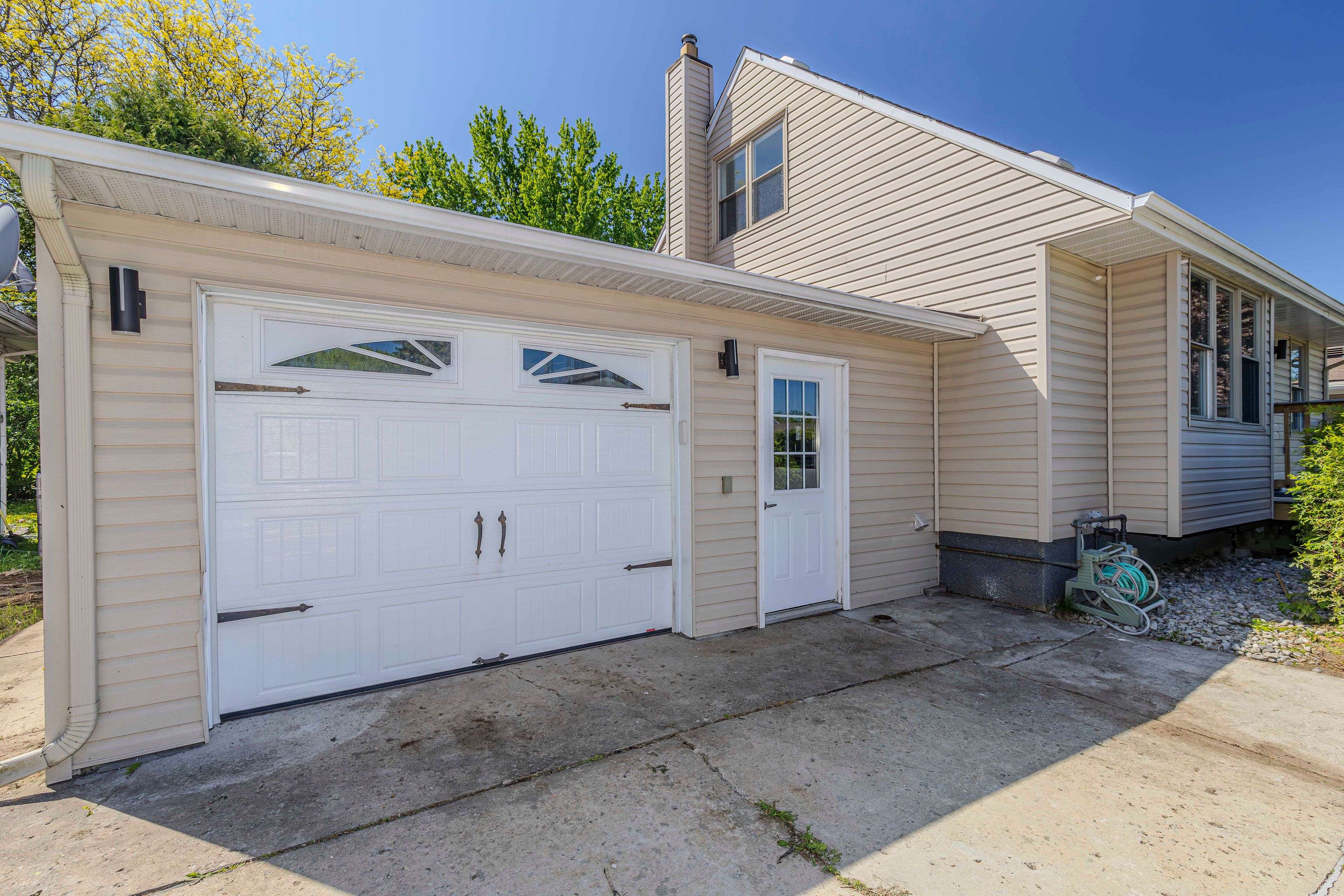 Meadowlands - Crestview And Area, ON K2G 2R8,92 Meadowlands DR