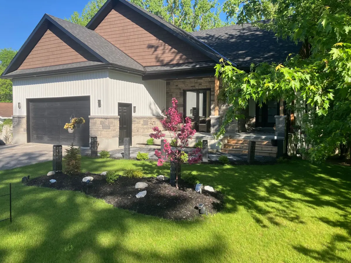 Whitewater Region, ON K0J 1C0,9 Smith ST