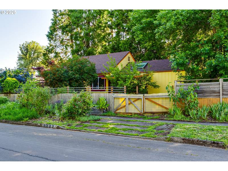 1327 GRANT ST, Eugene, OR 97402