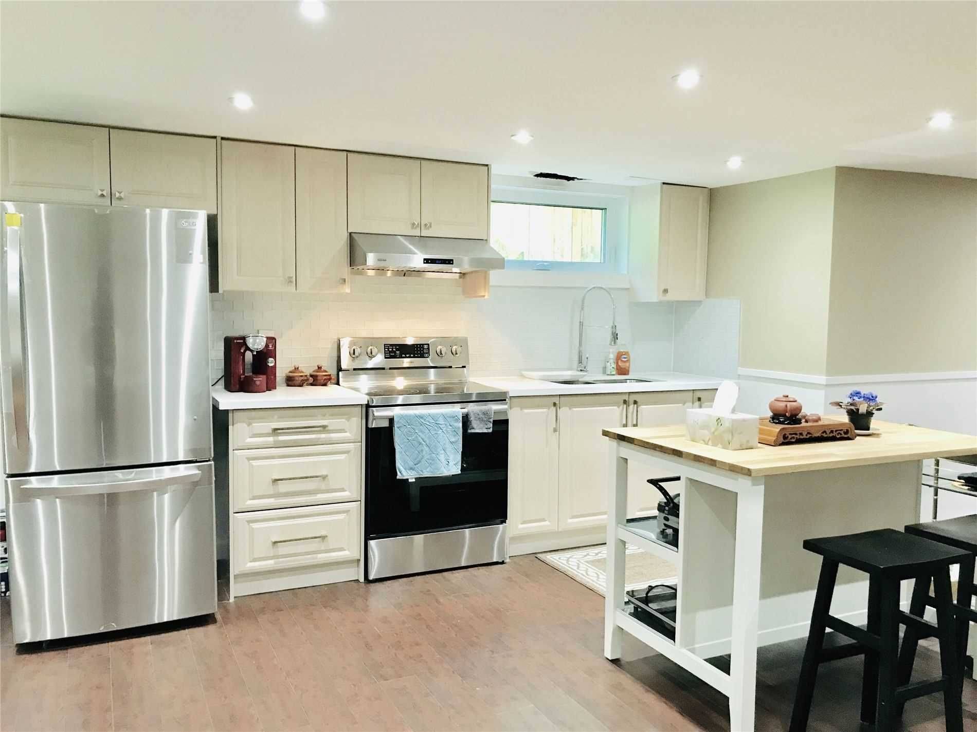Oro-medonte, ON L4M 5X2,142 Tudhope BLVD #Lower