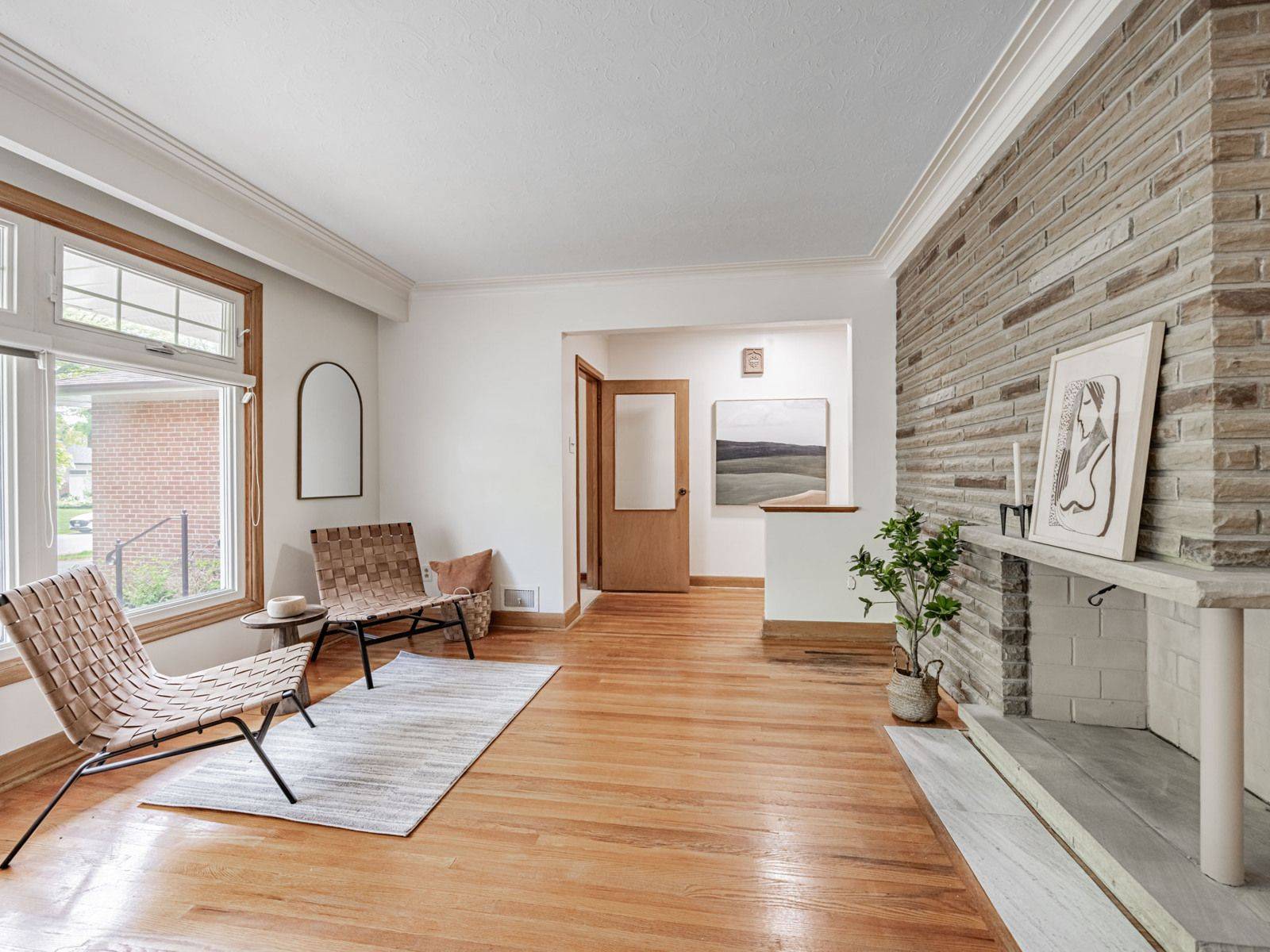 Toronto W08, ON M9B 3B7,85 Farningham CRES