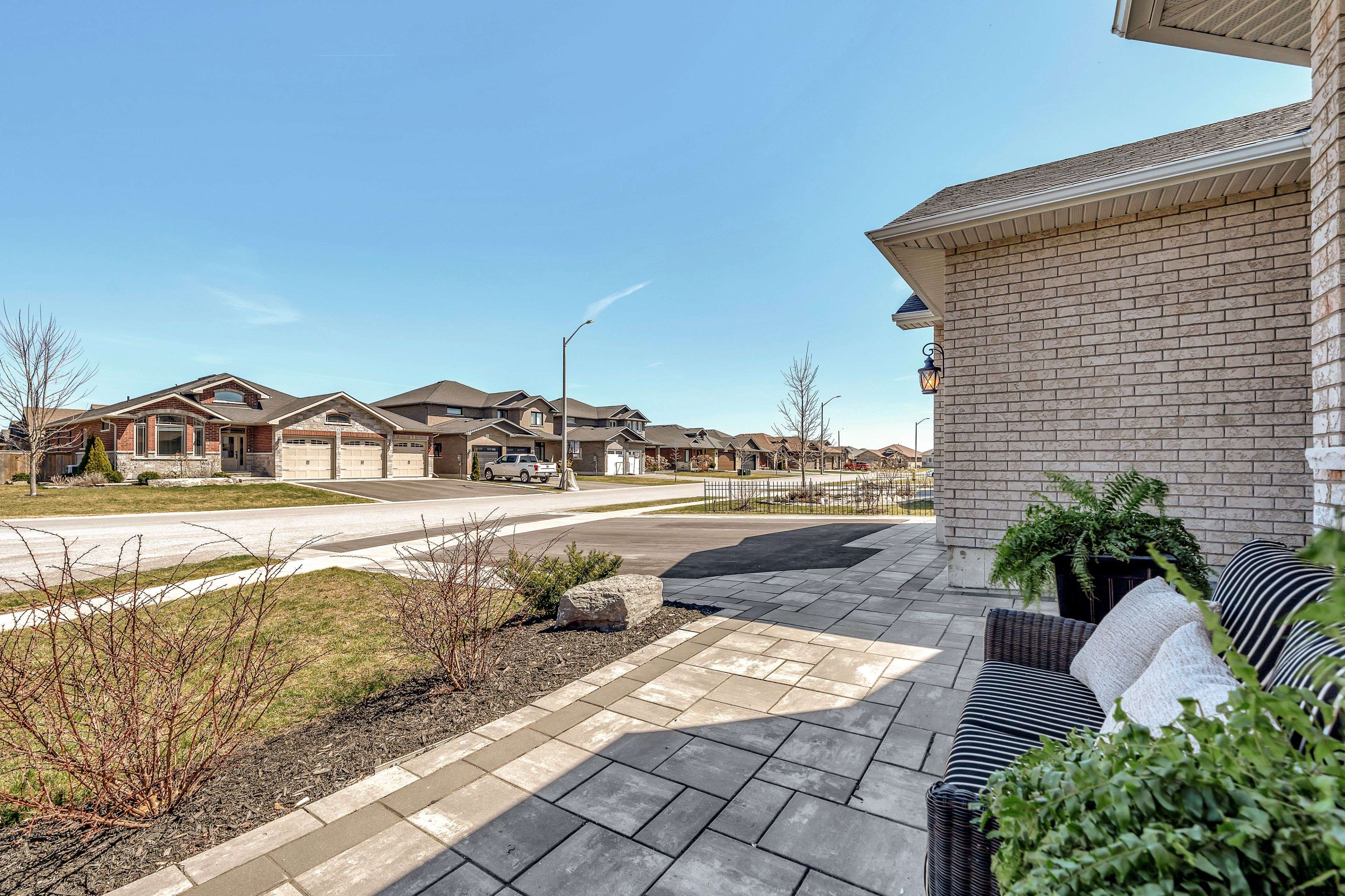Belleville, ON K8N 0H7,16 Hummingbird DR