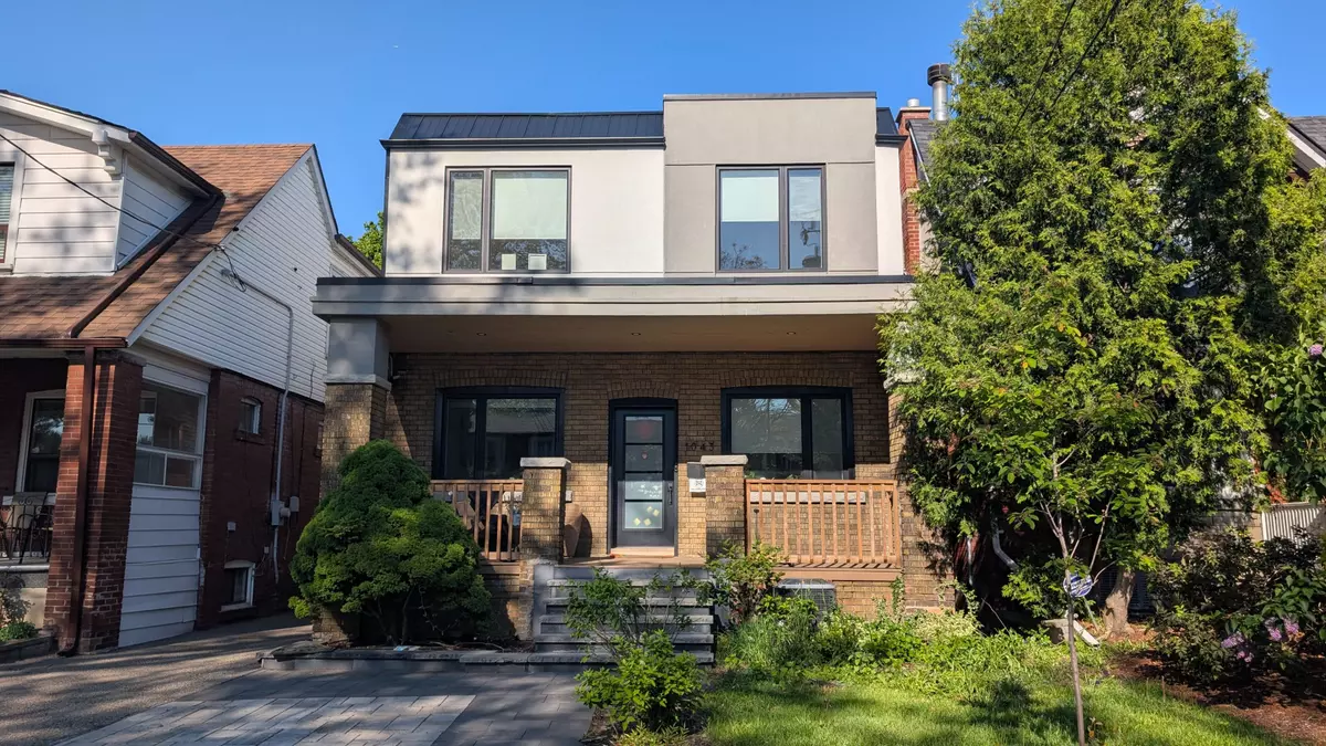 Toronto E03, ON M4K 3G2,1043 Logan AVE