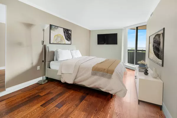 Toronto W06, ON M8W 4Y3,3845 Lake Shore BLVD W #1108