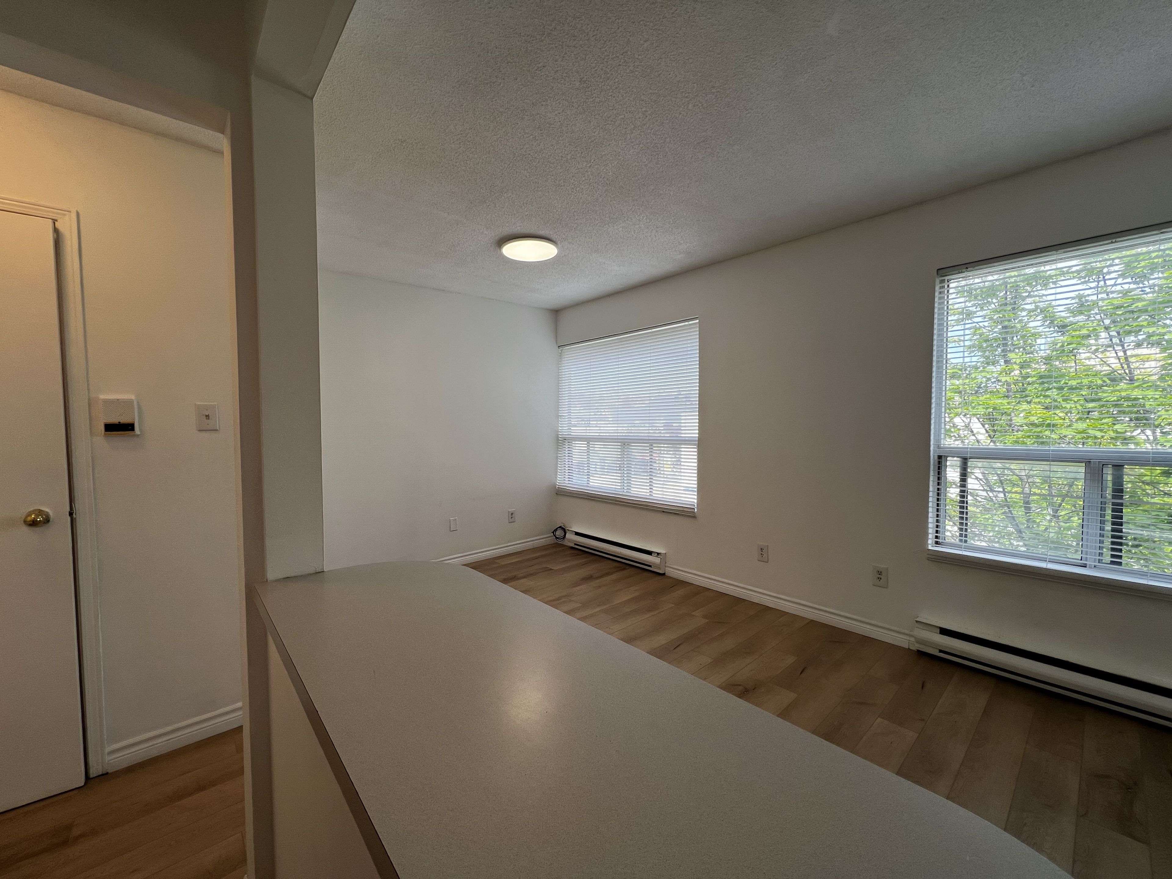 Toronto C02, ON M6C 1B9,102 Greensides AVE #16
