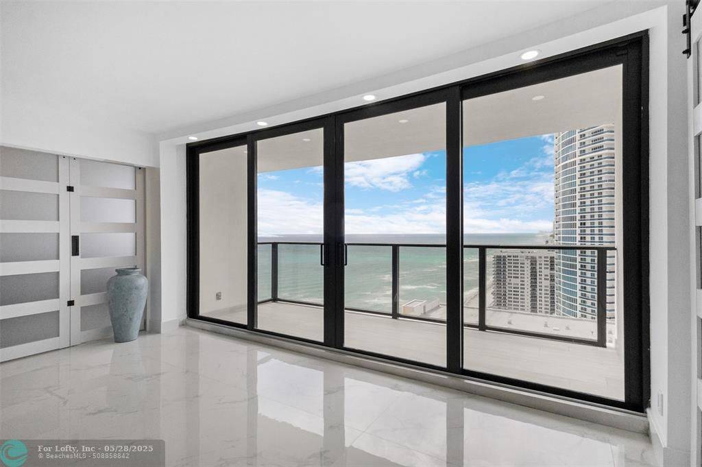 Hollywood, FL 33019,2301 S Ocean Dr  #2608