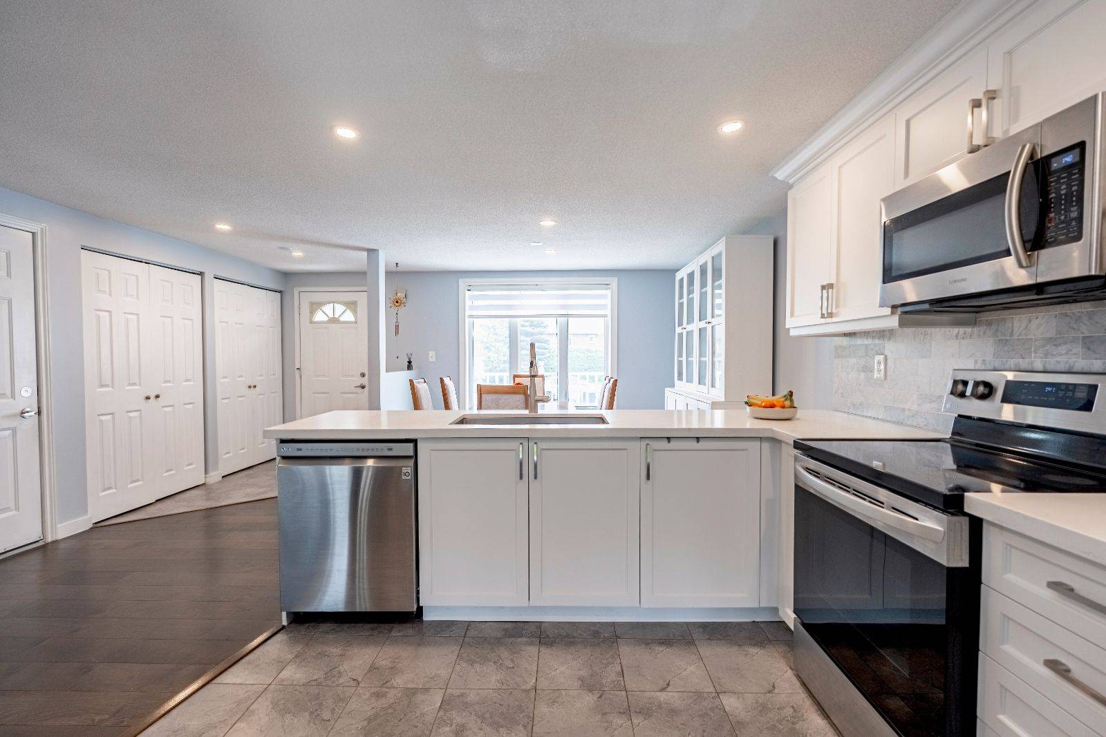 Barrie, ON L4N 8E6,56 Rundle CRES