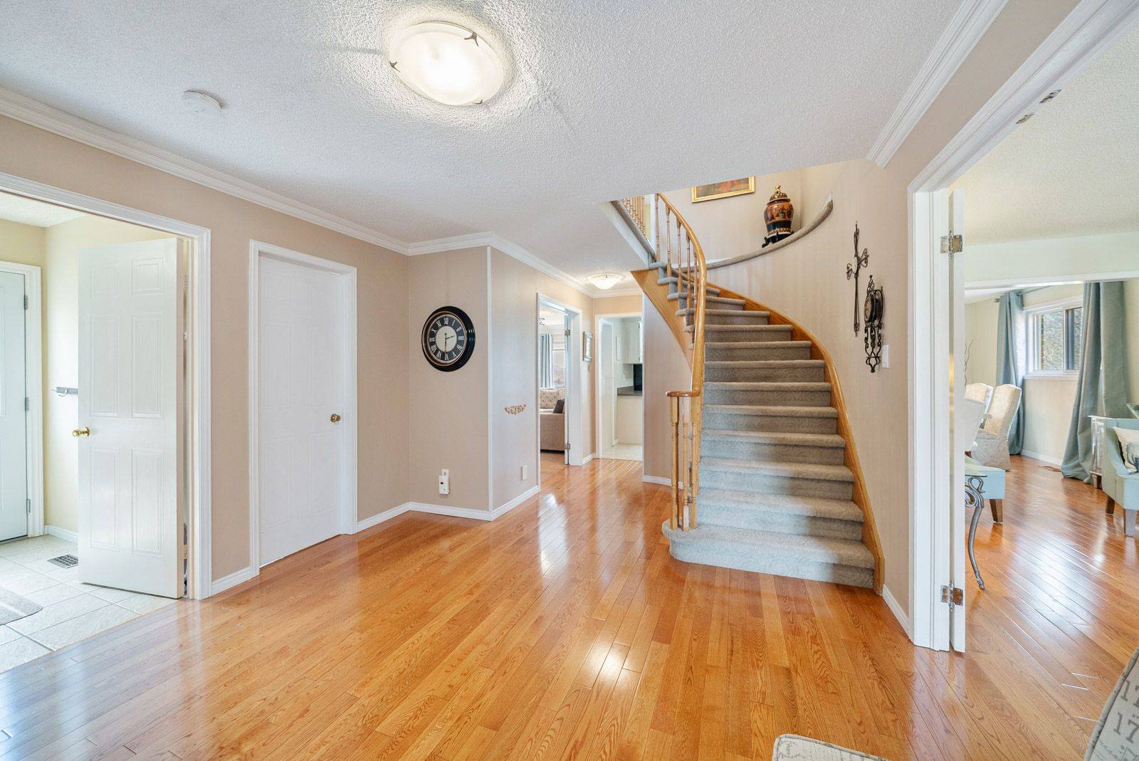 Mississauga, ON L5C 3R3,1378 Sweetbirch CT