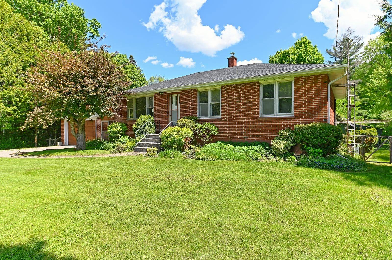 Caledon, ON L7C 1G1,28 Parsons AVE