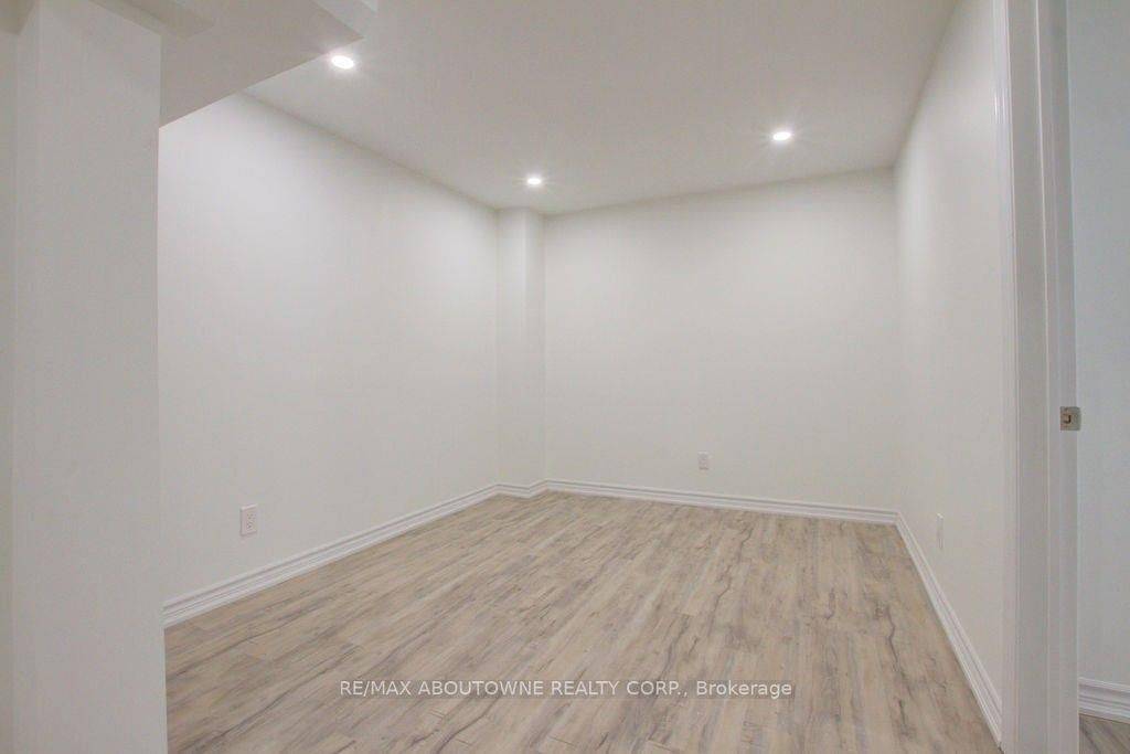 Hamilton, ON L0R 2H3,80 Laurendale AVE #Lower