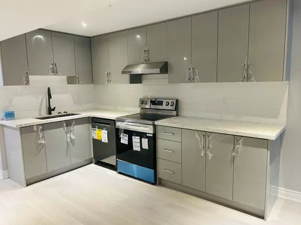 Whitby, ON L1M 2L6,84 Barchester CRES