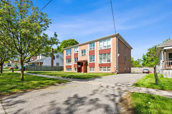 Oshawa, ON L1J 4T5,117 Cromwell AVE #1-6