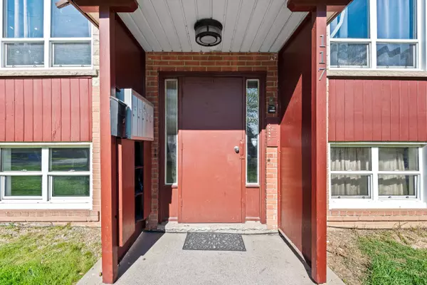 Oshawa, ON L1J 4T5,117 Cromwell AVE #1-6