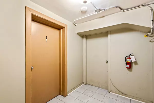 Oshawa, ON L1J 4T5,117 Cromwell AVE #1-6