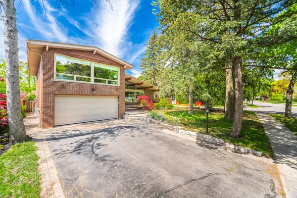 Toronto W08, ON M9C 2X5,8 Silverthorne Bush DR