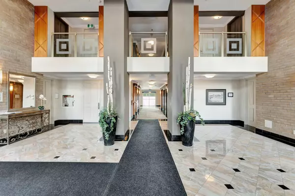 Burlington, ON L7R 4K1,2190 Lakeshore RD #802