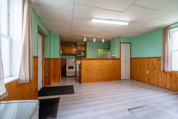 Kawartha Lakes, ON K0L 2W0,25 King ST W