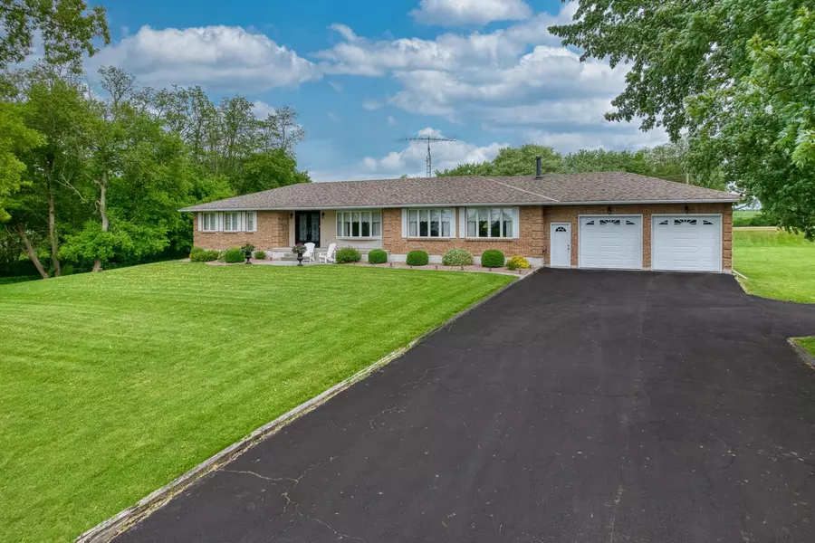 90 River RD, Leeds And The Thousand Islands, ON K0E 1L0