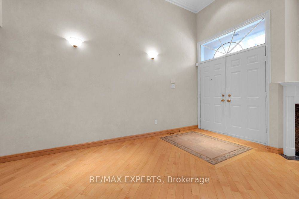 Toronto C14, ON M2M 3R9,3348 Bayview AVE #I