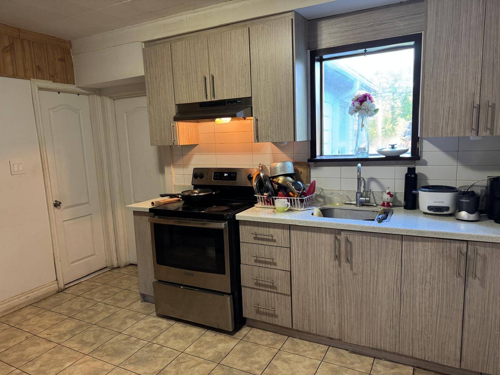 Toronto E08, ON M1M 1B2,59 Kelsonia AVE