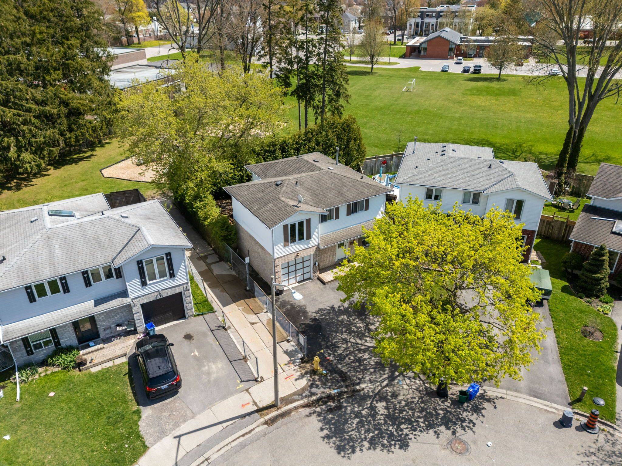 Clarington, ON L1B 1J4,13 Sylvia CT