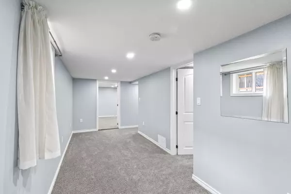London East, ON N5Y 3A5,69 CONNAUGHT AVE