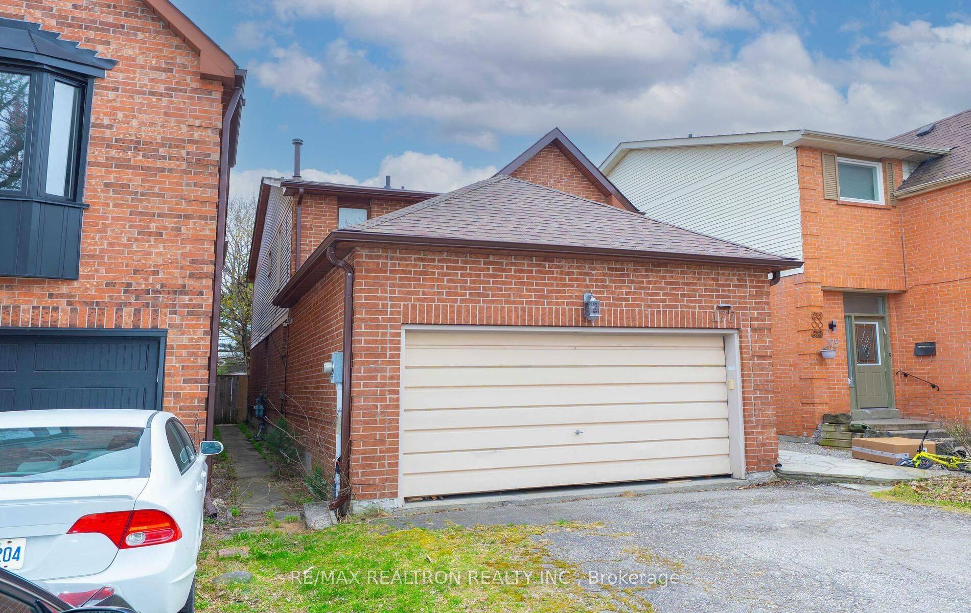 Vaughan, ON L4J 3C4,177 North Meadow CRES