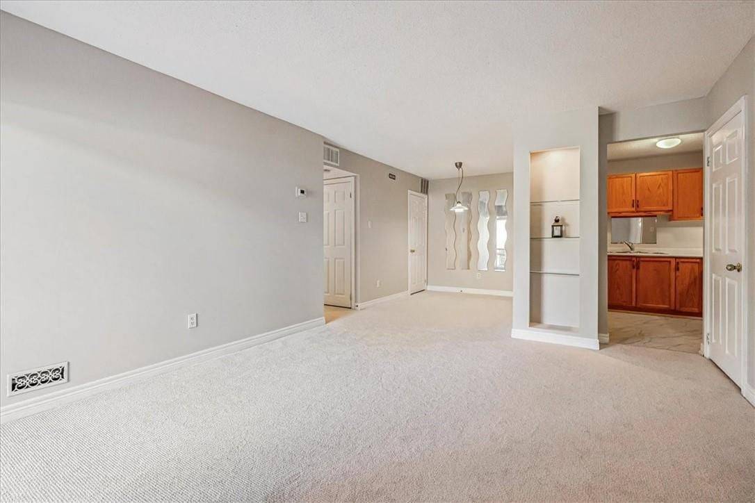 Burlington, ON L7M 4R4,4140 Foxwood DR #1102