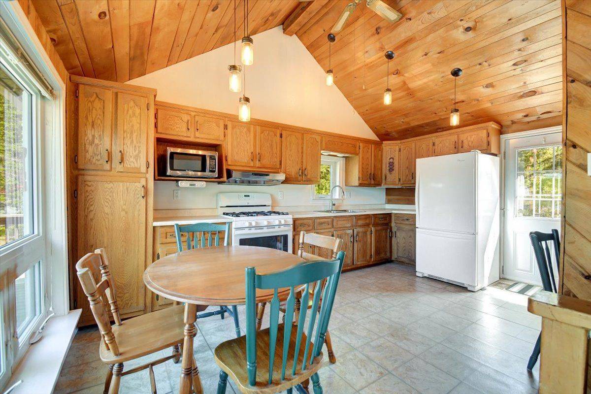 Bancroft, ON K0L 1C0,391 Pine DR