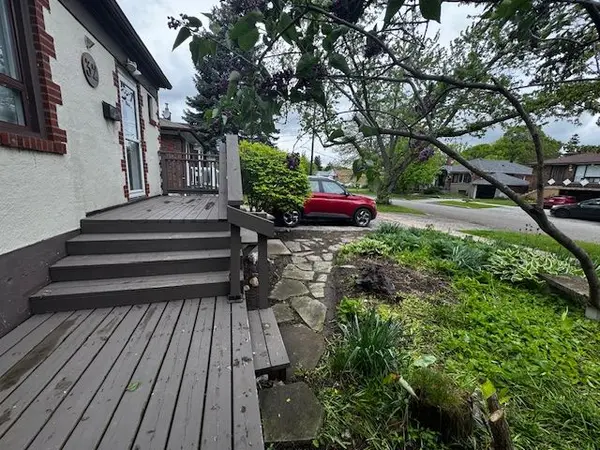 Toronto E04, ON M1K 1Y8,32 Marsh RD