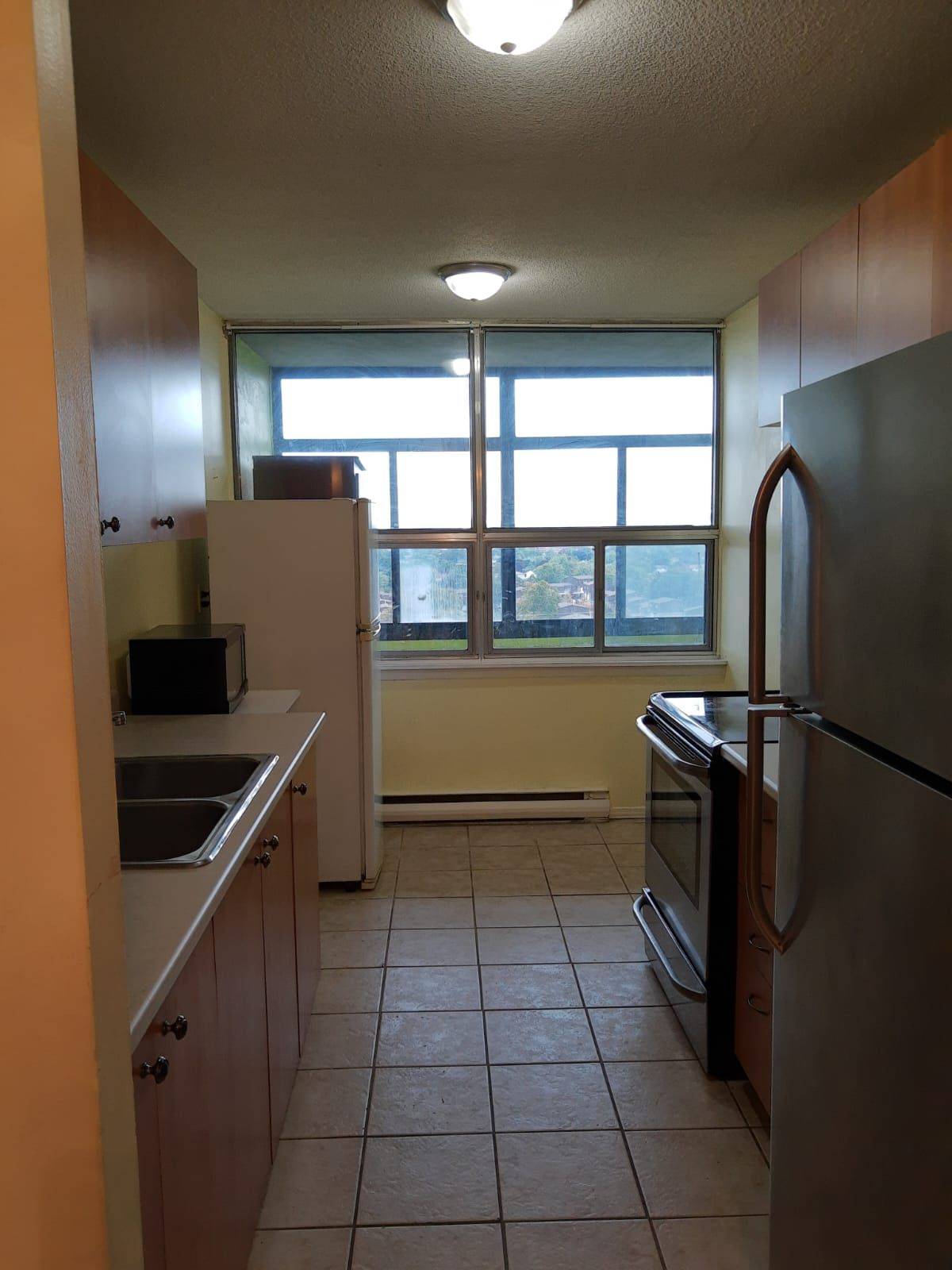 Brampton, ON L6T 3W2,15 Kensington RD #1405
