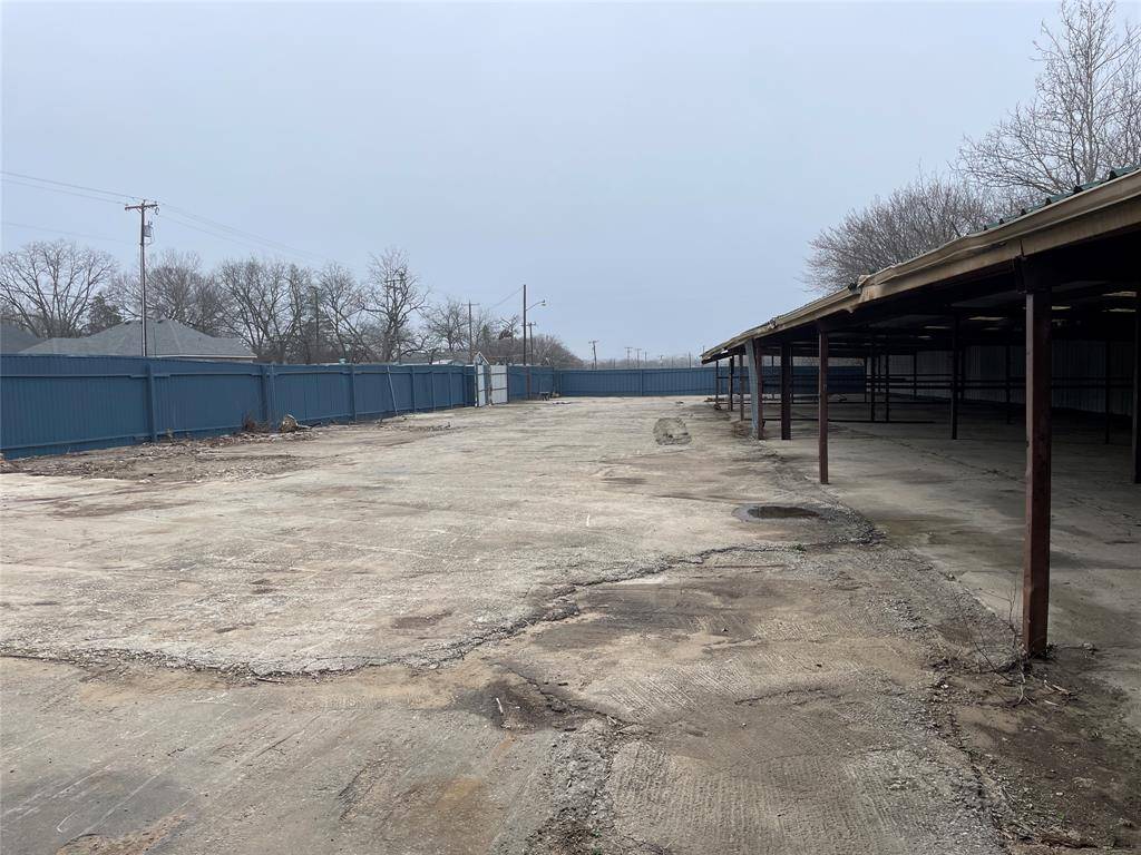 Denison, TX 75021,630 N Travis Avenue