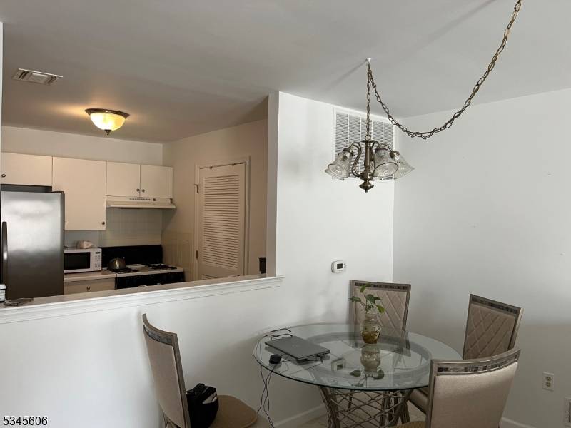 Roseland Boro, NJ 07068,17 Artho Ln