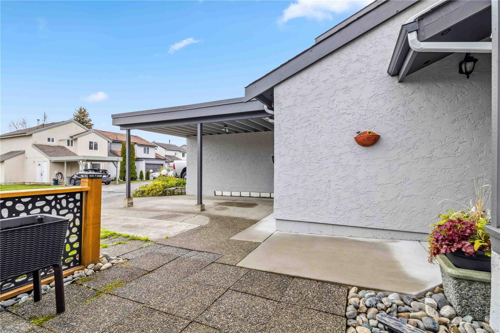 Central Saanich, BC V8M 1L3,7925 Simpson Rd #35