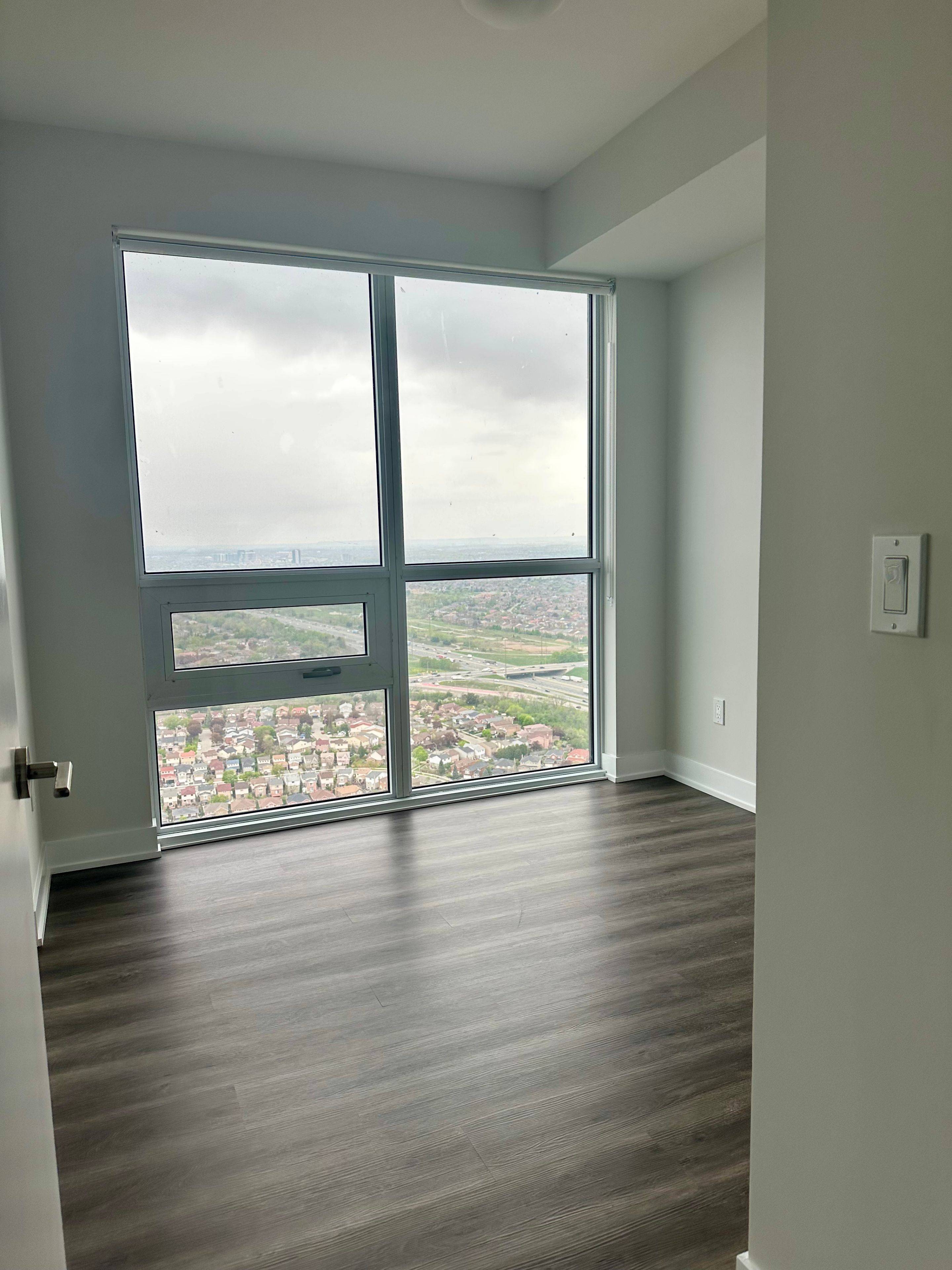 Mississauga, ON L5B 0L6,430 Square One DR #4606