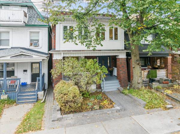 Toronto E02, ON M4L 3P2,214 Woodbine AVE