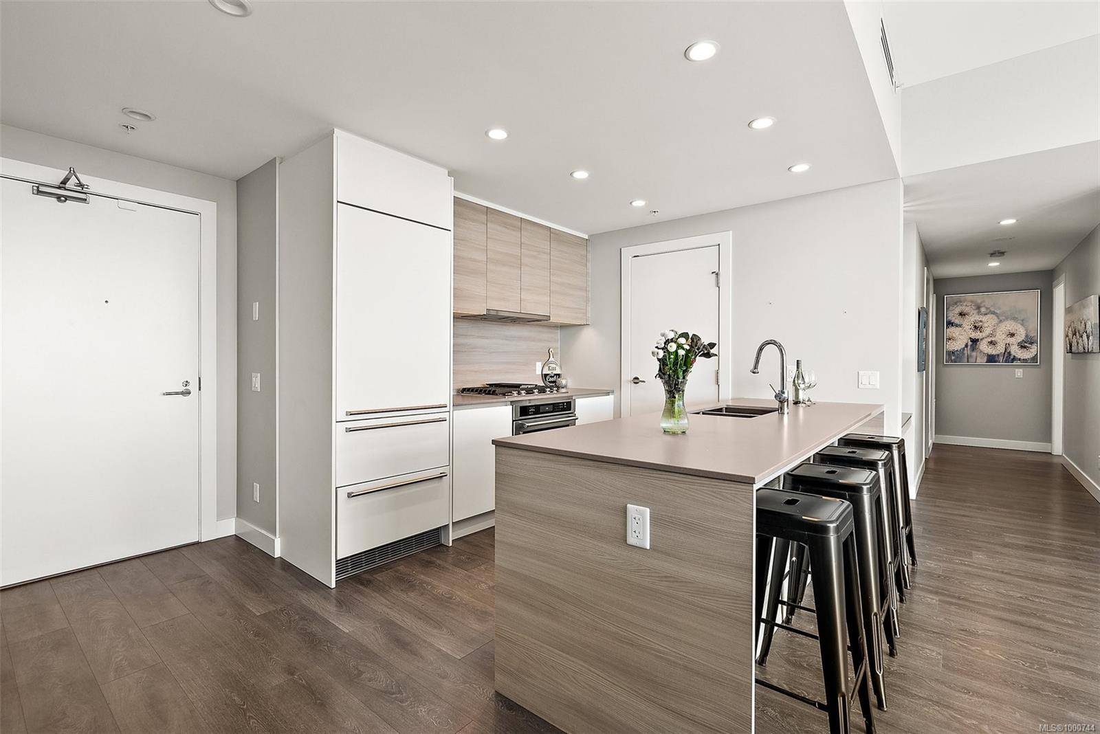 Victoria, BC V9A 0H1,60 Saghalie Rd #1301