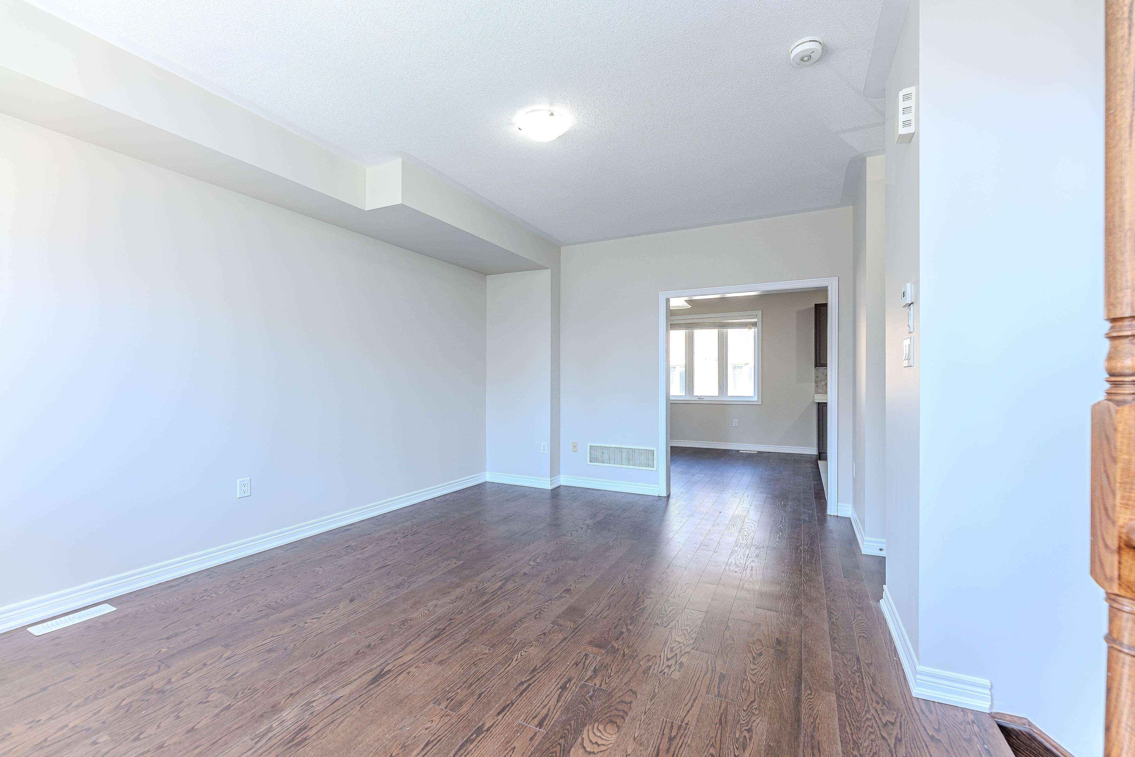 Brampton, ON L6Y 6K1,54 Hashmi PL
