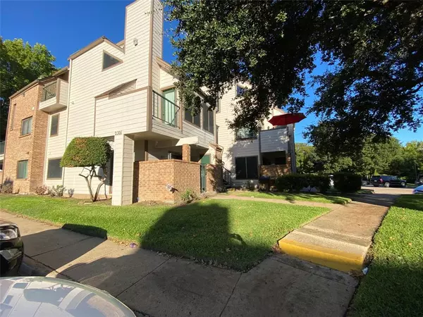 2301 Balsam Drive #M304, Arlington, TX 76006