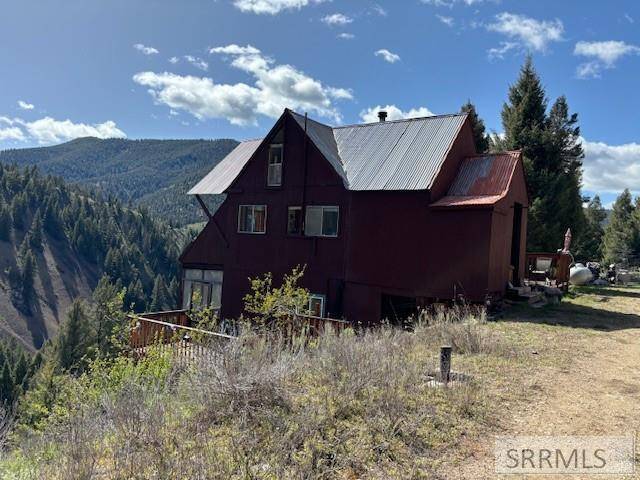 65 Rainbow Lane, Challis, ID 83469
